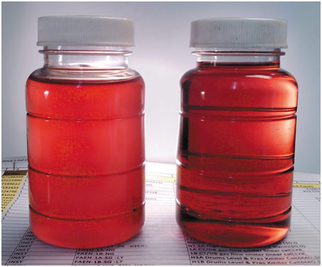 Figura 4. Diferentes formulaciones de aceite pueden tener distintas condiciones para el manejo de barniz, aunque tengan una apariencia bastante similar. (Cortesía de Dave Wooton, Wooton Consulting)
