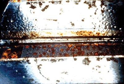  Figura 4. Un lubricante contaminado con agua produjo corrosión en este engranaje helicoidal.