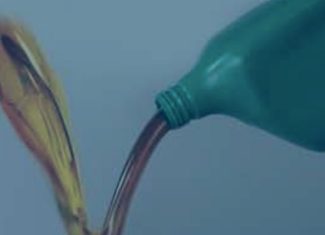 Cómo manejar el aceite usado de motor
